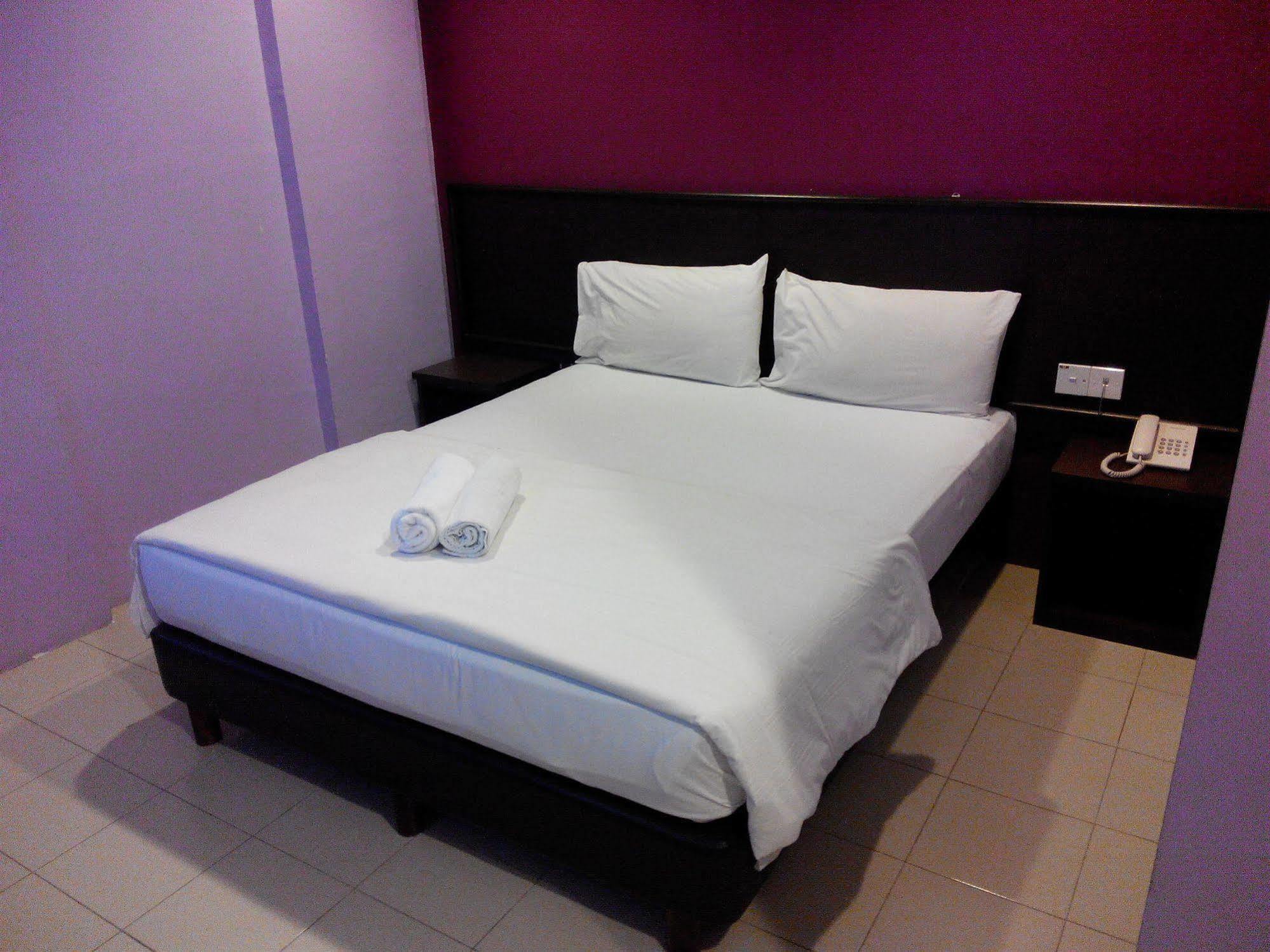 Bary Inn, Klia & Klia2 - 24 Hours Free Airport Pick-Up เซปัง ภายนอก รูปภาพ