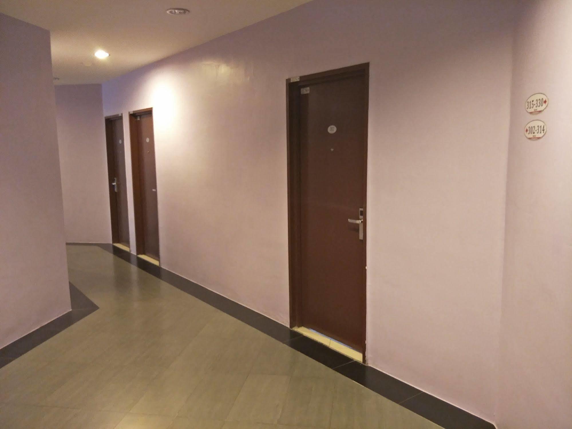 Bary Inn, Klia & Klia2 - 24 Hours Free Airport Pick-Up เซปัง ภายนอก รูปภาพ